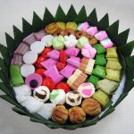 Jajan Pasar in Jakarta Jajan Pasar (Indonesian for "market munchies"), assorted colorful Indonesian traditional cakes (kue) served during festivities. The delicacies are kue dadar gulung, kue lapis, bika ambon, kue talam, nagasari, kue mangkok, kue ku, kue bugis, kue cucur, getuk lindri, bolu kukus, putu mayang, kue sus, etc.